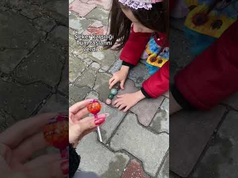Yerde oynadığı şeyler ne sizce? 🥹