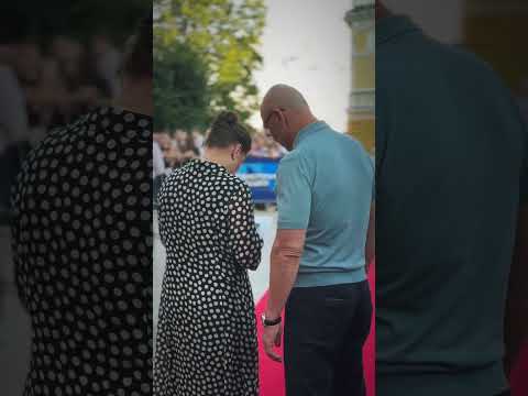 Мария Голубкина со спутником на кинофестивале #shots