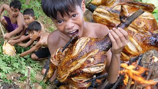 Survival in the rainforest - Cooking chicken recipe and eating | Primitive Boy