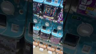 Jugando gachapon en vivo