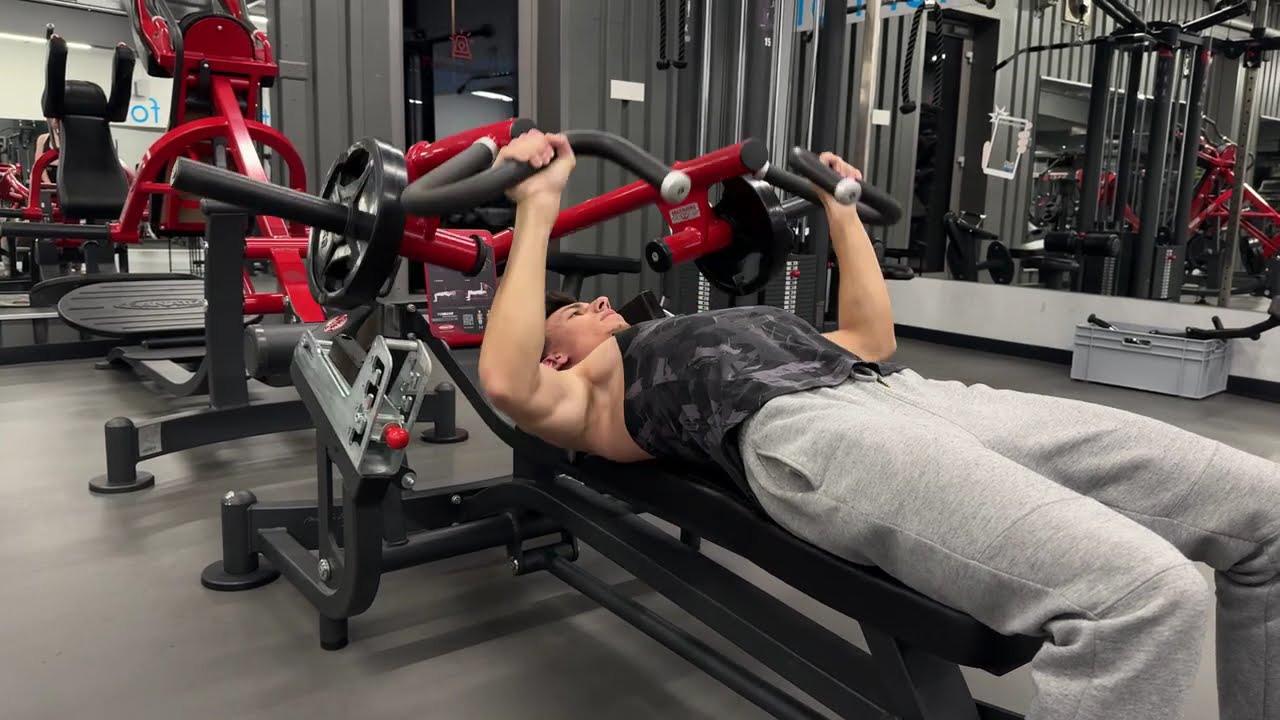 Chest press convergente da sdraiato