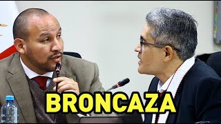 GOBIERNO DEFIENDE COMPRA DE AUTOS DE LUJO PARA LA POLICÍA