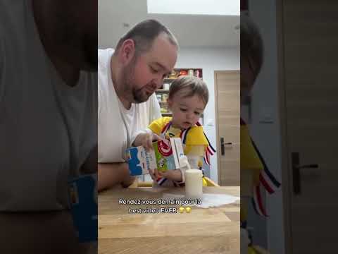 Grababa vídeos jugando con su hija y ella le acaba diciendo que él es su mejor amigo y se emociona.