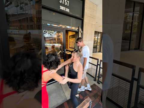 How would you handle that?🙄#gentleman#dooropen #girls #funnymoment