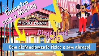 Encontro com o Mickey com distanciamento físico, sem contato e sem abraço // Disneyland Paris