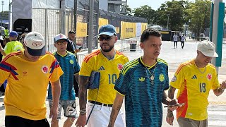 Ryan Castro llega al Miami Stadium antes del partido de Colombia y Portugal en la copa mundial 2026