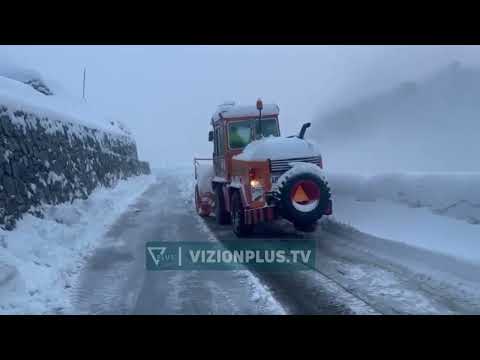 Dëborë e stuhi në Shqipëri, pezullohen disa lundrime nga Durrësi, ulen ndjeshëm temperaturat