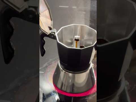 si tu cafetera italiana no hace café bueno aplica estos pasos
