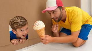 Mike spielt zu Hause Verstecken mit Onkel