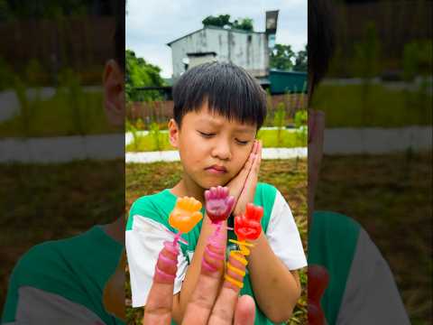 Người mẹ tốt bụng So cute - thử thách nhắm mắt ăn kẹo kéo búa bao sẽ ra sao?🍦 🍉👀😝🤪 #shorts