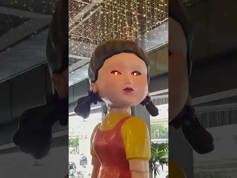 Огромная Кукла из Сериала Игра в Кальмара в Реальной Жизни!😳 #shorts #игравкальмара  #технологии