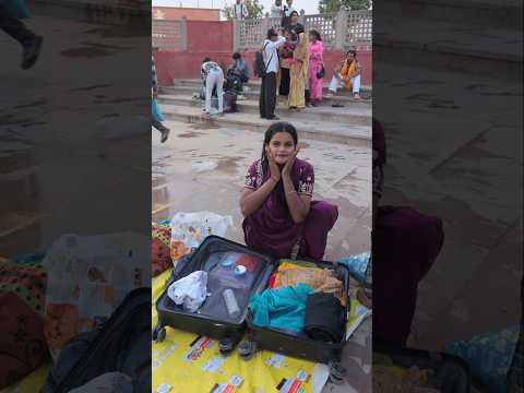 सबके सामने मेकअप कर रही है रेनू 🥰❤️