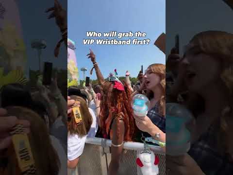 Lollapalooza brought the BEST out of these friends!!!