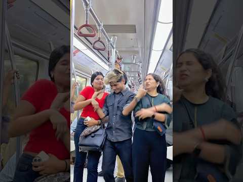 Metro 🚇 me mar diya😱🥹#prank#trending#shorts #viralvideo#youtubeshorts #funny#sanamprank
