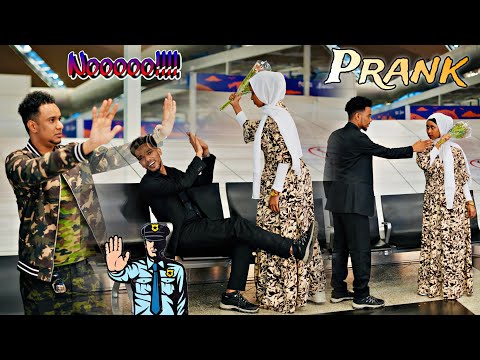 PRANK AIRPORT KA DHEXDIIS UGU BALAMIYAY AMIISH WIIL KHAMARJI DAGAAL QEYLO & BUUQ