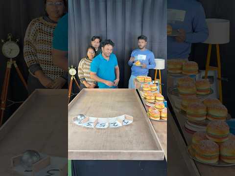 Family Throw Ball Burgers!๐ challenge #challenge #funny #funnyfamilygames #shorts