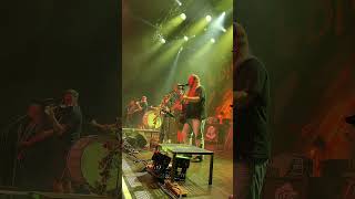 Temný král z Brna 🤴🏻 A kde ho uslyšíte ještě? Třeba na našich letních koncertech! 🤘🏻