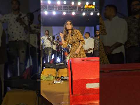 ചേച്ചീ..ആ പെട്ടി മാറ്റാമോ? ഒന്നും കാണാൻ പറ്റുന്നില്ല😂Saniya Iyyappan Funny Reaction #saniyaiyyapan