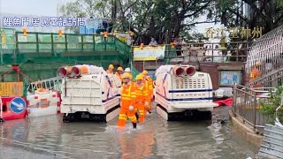 颱風樺加沙｜鯉魚門淪澤國，兩架「龍吸水」運作，加置沙包萬個抗洪，居民須涉水而行。