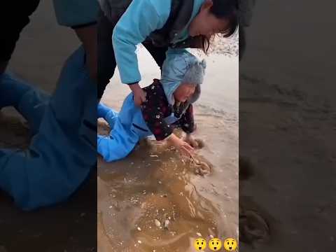 Mom, I fell.#shorts #viralshorts