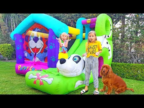 Kids building Inflatable Playhouse for Pets / Kids Toys