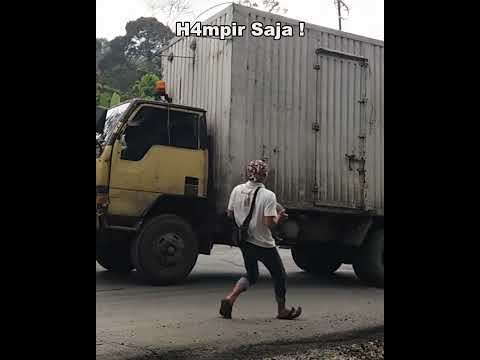 PERJUANGAN SUPIR & KERNET DI TANJAKAN BATU JOMBA#shorts