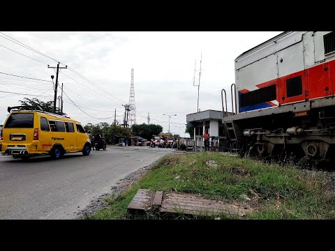 PERLINTASAN KERETA API IMAM BONJOL #perlintasankeretaapi #keretaapi