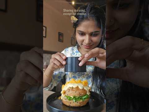 ഗ്ലൗസ് തന്നിട്ടും ഞാന്‍ കണ്ടില്ല🤪volcano Burger🍔 #burgerrecipe #volcanoburger #foodlover #foodvlog