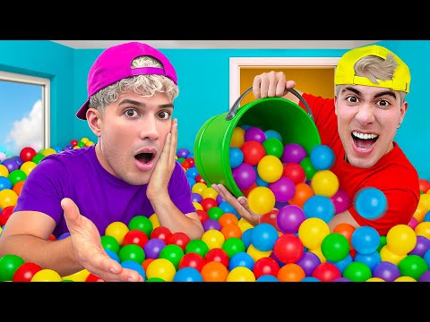 BROMA A MI AMIGA LLENAMOS SU CUARTO DE PELOTAS !!