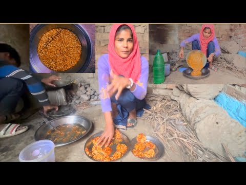 Mithai Ki som Papdi maine ghar pe banai ha bazar route Thelo Par milti baisi ghar pe ban sakte hai ￼