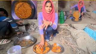 Mithai Ki som Papdi maine ghar pe banai ha bazar route Thelo Par milti baisi ghar pe ban sakte hai ￼