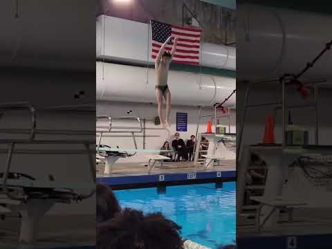 When the swimmer gets put in to dive 🤣📸: @maxpreps