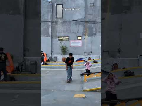 Seenggaknya ketawa gitu bang