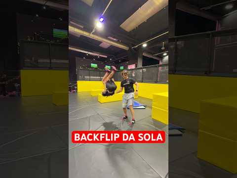 Il suo PRIMO BACKFLIP DA SOLA!