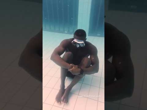 Bodybuilders AFUNDAM na água?