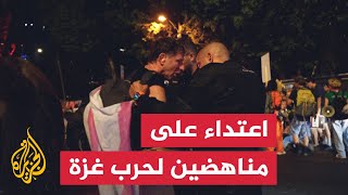 الشرطة الإسرائيلية تعتدي على متظاهرين يطالبون بوقف حرب غزة