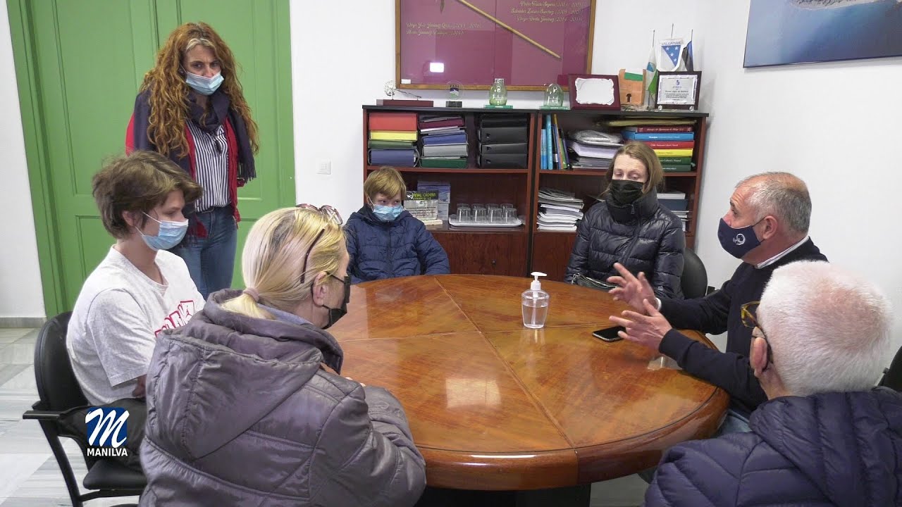 Manilva recibe a los primeros ciudadanos ucranianos que huyen de la guerra