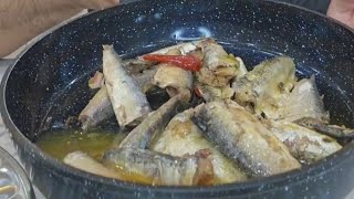 سمك سردين معلب انواع مختلفة بالفلفل الحار Eating canned sardines