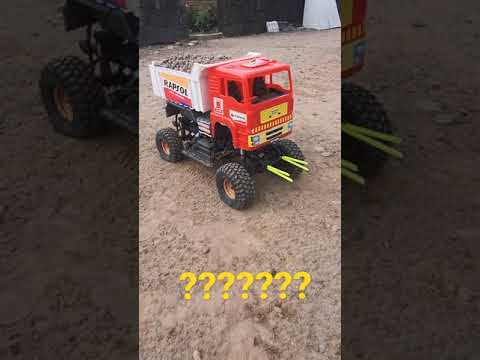 truck vs water ballons