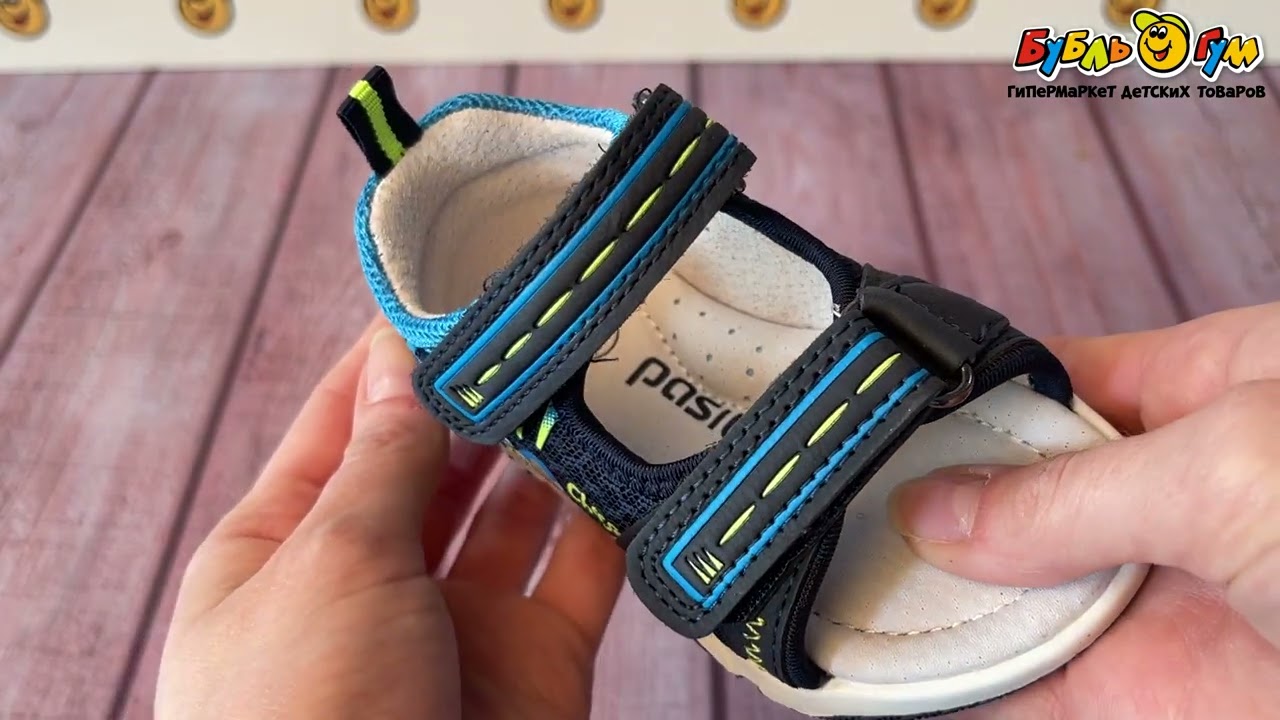 Сандалии Pasito на липучках с акулой-фотографом сине-голубые - видео
