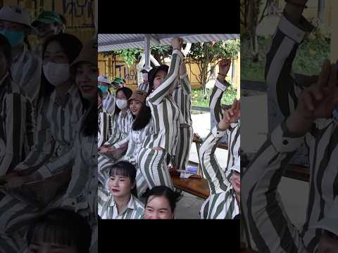Loạt bóng hồng trại giam đứng ngồi không yên khi Mr Đàm hát hit huyền thoại Say tình