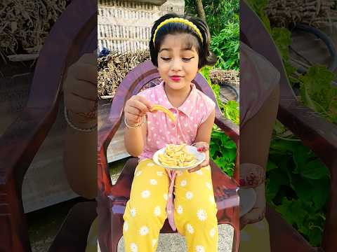 ছোটু নুডুলস খেতে গিয়ে কি দেখতে পেল 😜🤣... #like #funny #trending #youtubeshorts #subscribe