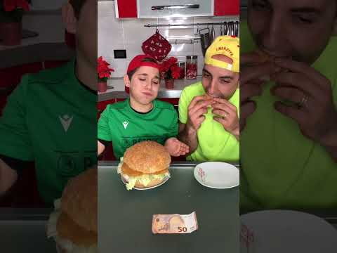 ✅Mini o maxi 🍔? #shorts  #humor #padreefiglio #italy #challenge #funny #funnyvideo