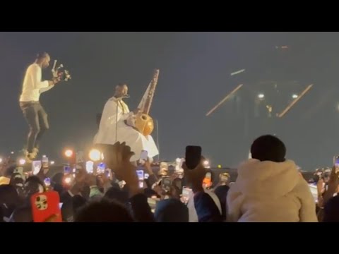 SIDIKI DIABATÉ fait une Dédicace à TOUMANI DIABATÉ à la kora  à U ARENA de Paris 🔥🔥 (Vidéo)