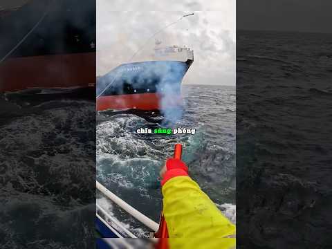 Người đàn ông cố gắng giành quyền kiểm soát con tàu từ cướp biển 😱