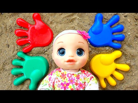 Learn colors with Baby Alive and colored hands