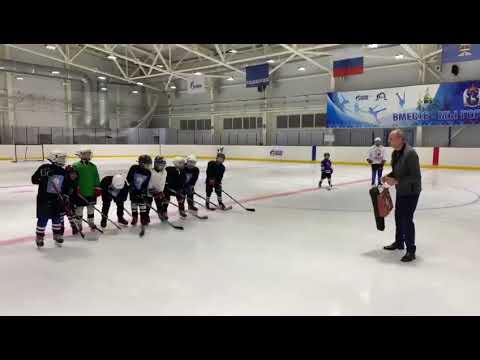 Виктор Гордиенко встретился с юными хоккеистами