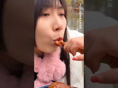 Đang định phóng sinh gà nướng thì có người tới ngăn cản 😅