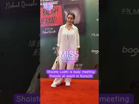 #ShaistaLodhi is busy meeting friends at event in #karachi #ytshorts #summeroutfits #summervibes