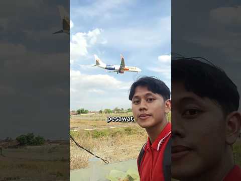 Lihat Pesawat Terbang Sedekat Ini #shorts #lucu #vlog